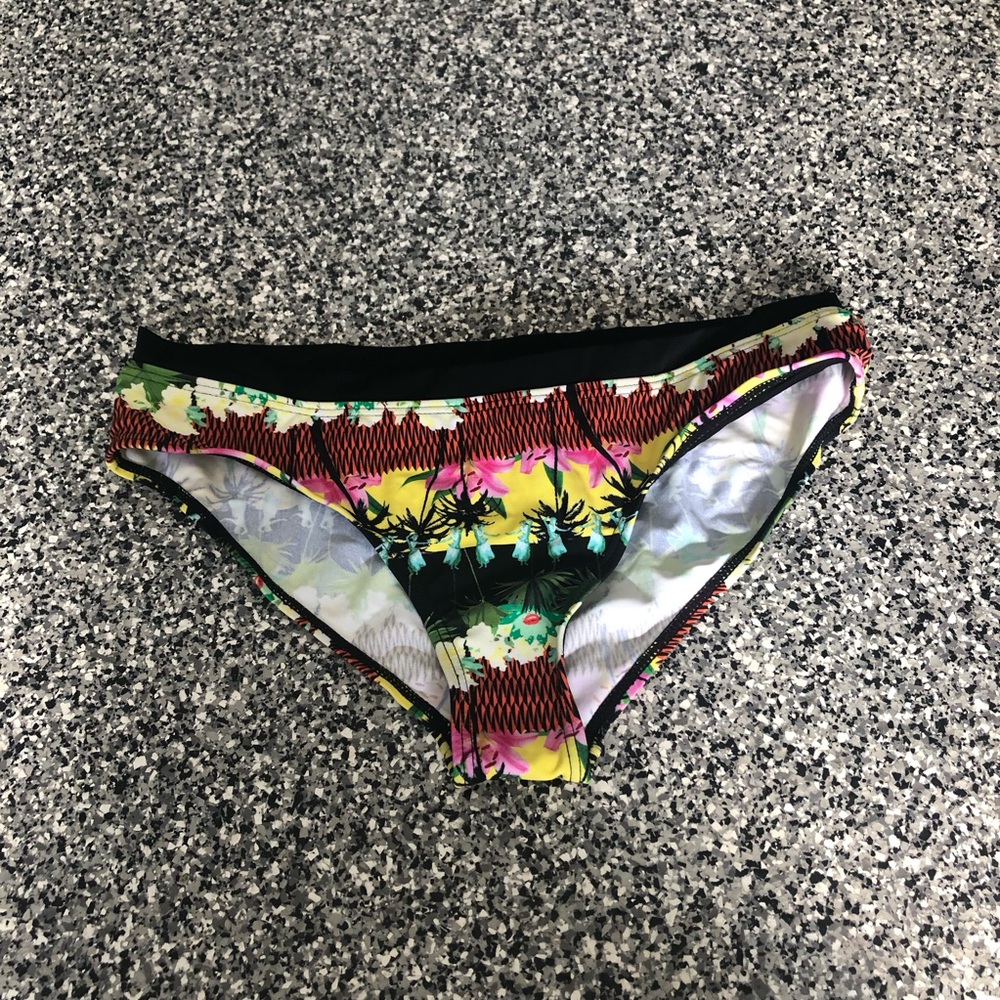 Bench ✦ Tropical Multicolor Bikini Bottom (XS/L)